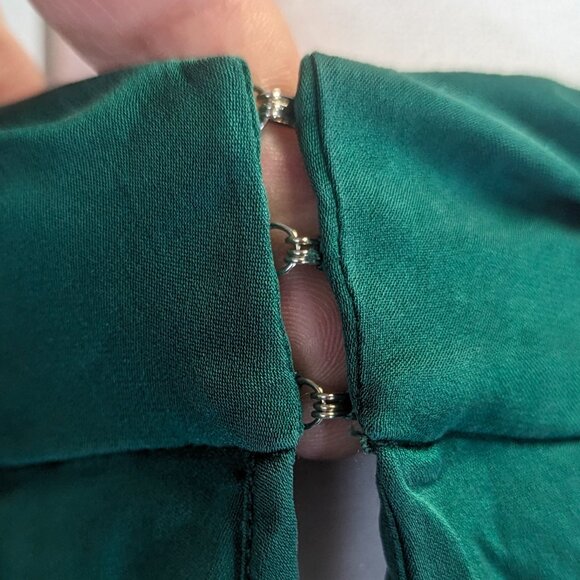 Intermix Size 2 100% Silk Green Blouse - Picture 5 of 15